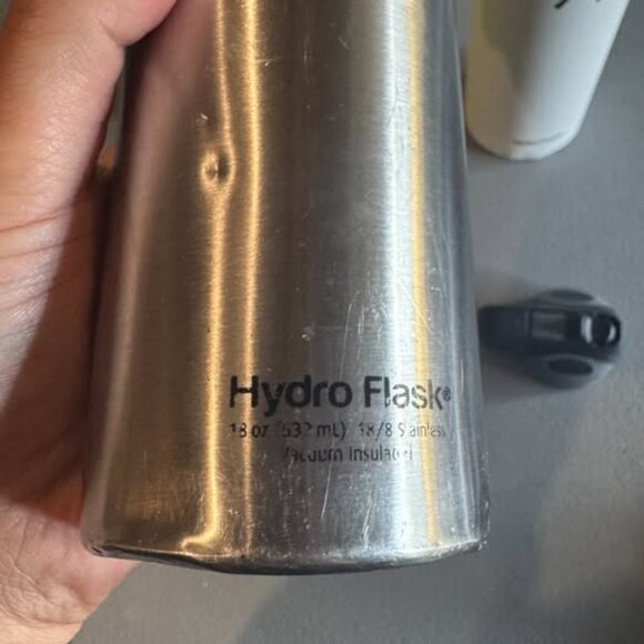 Bundle of Three Hydroflasks - Picture 4 of 4